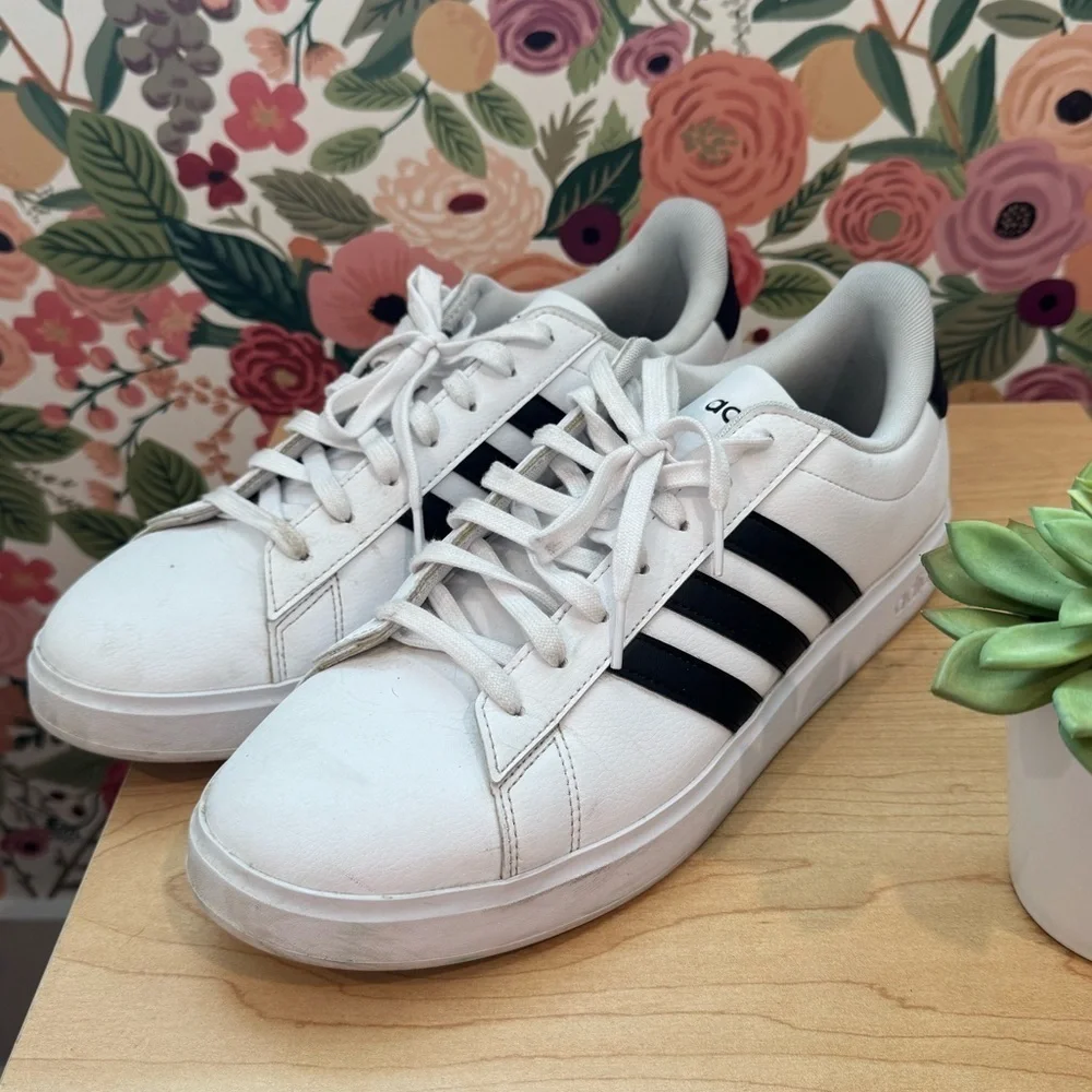 Adidas Men’s White and Black Leather Sneakers Sz 12​​​​